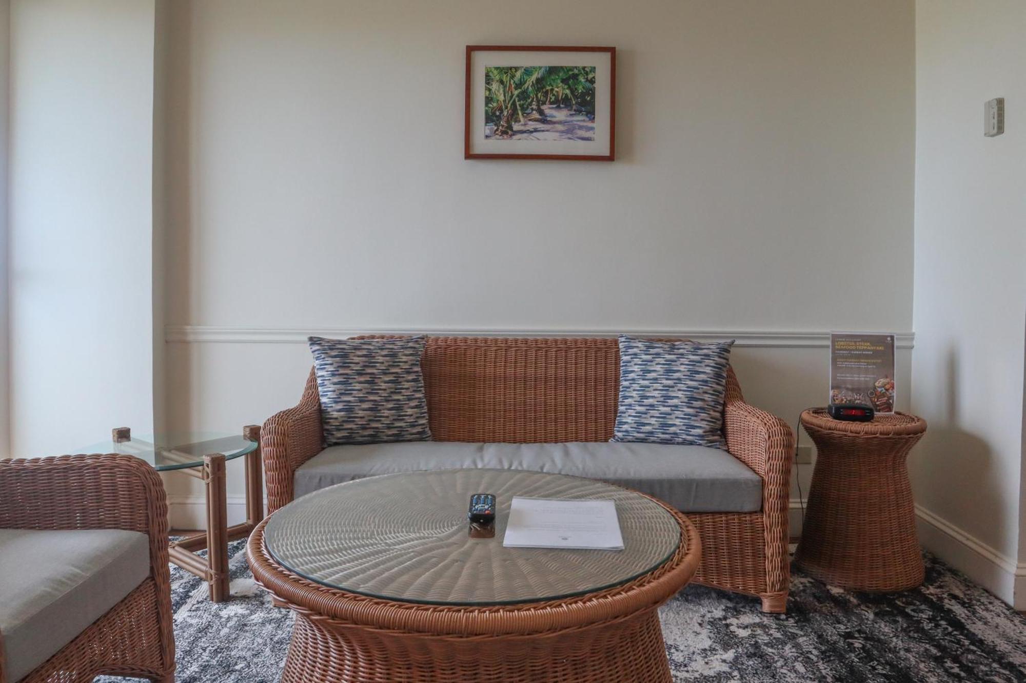 Lotte Hotel Guam Тумон Экстерьер фото